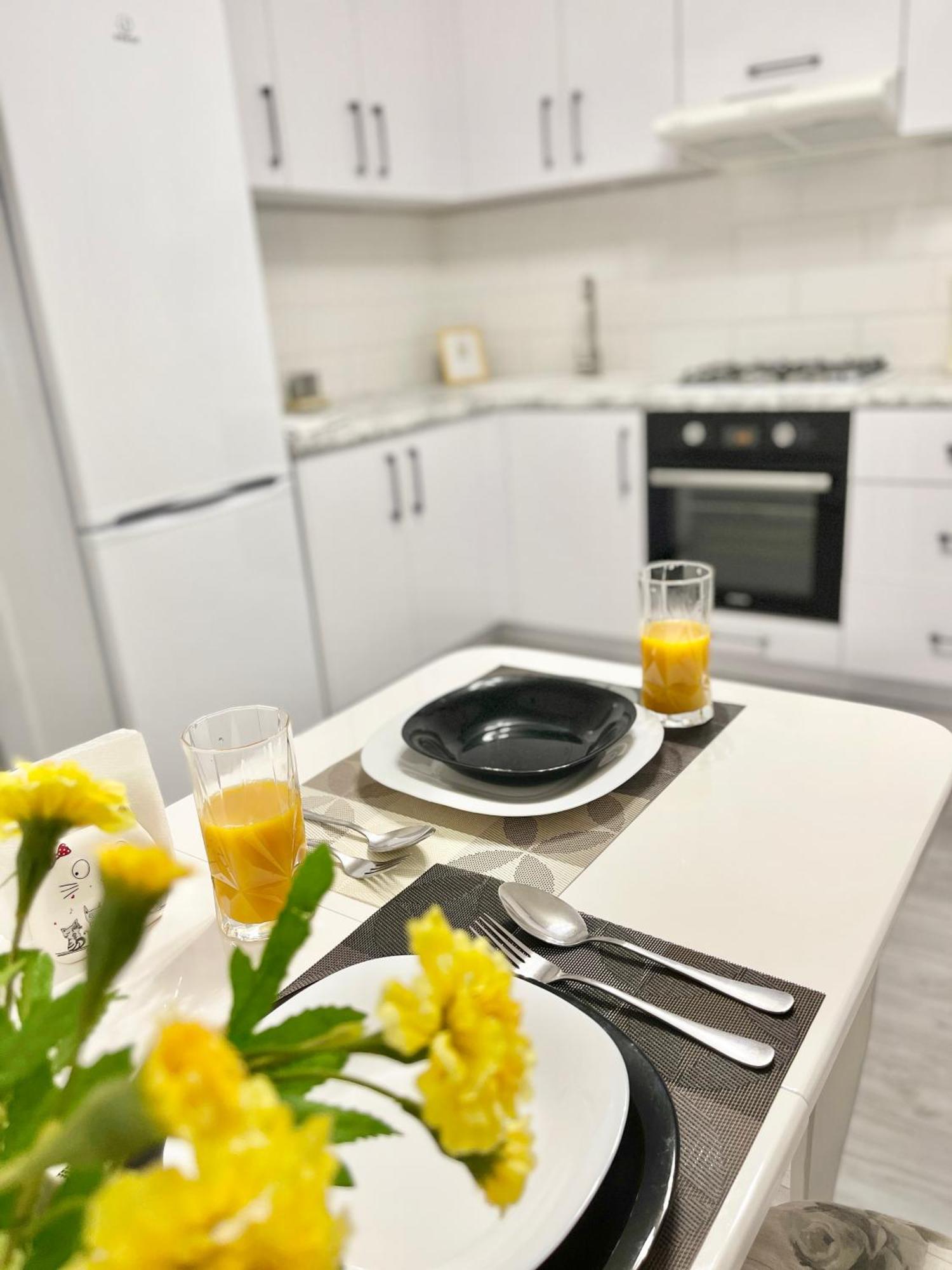 Sunny Home Apartments Апартаменти У Новобудові Поряд Медичний Центр Angelholm Дуже Чисто! Chernivtsi Exterior foto
